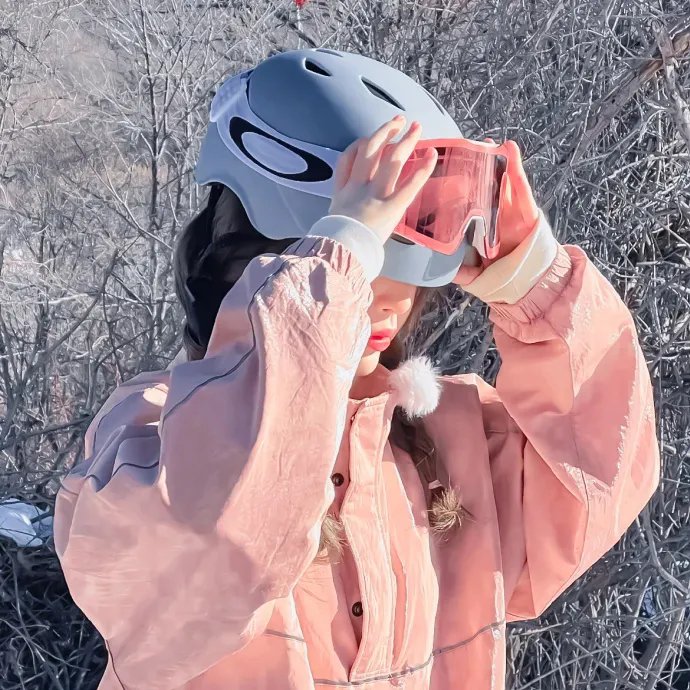 背后的她，眼前的我